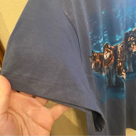 Vintage WILD GEAR Blue Wolf Graphic T-Shirt Size XL-Made in USA - Picture 4 of 7